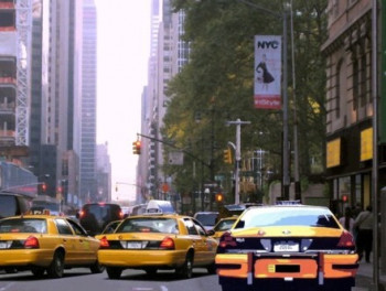 Œuvre contemporaine nommée « taxis newyorkais », Réalisée par ALAIN SERRUYA