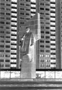Œuvre contemporaine nommée « 1989 Genosse Lenin », Réalisée par LAURENT TCHEDRY