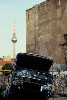 Œuvre contemporaine nommée « 1991 Berlin Tacheles 2 », Réalisée par LAURENT TCHEDRY