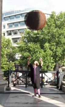 Œuvre contemporaine nommée « Sphère en Sphère », Réalisée par ADRIENNE JALBERT