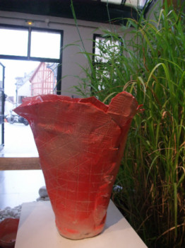 Œuvre contemporaine nommée « Vase rouge vermillon », Réalisée par MARTINE MENARD