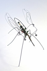 insecte-sculpture-en-fil-de-fer