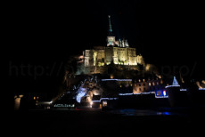 mont-saint-michel-by-night-1