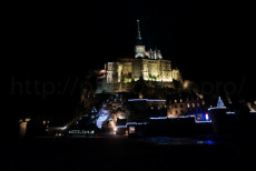 mont-saint-michel-by-night-4