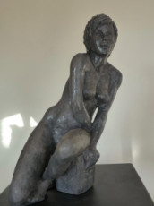 mila-statue-sculpture-terre-cuite-art-du-nu-design-couleur-bronze
