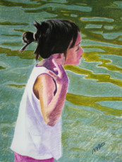 la-petite-fille-songeuse-au-bord-de-leau-n1