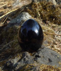 oeuf-en-pierre-fine-volcanique-obsidienne-noire-du-mexique-naturelle