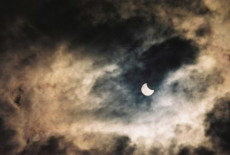 eclipse-soleil-avec-nuages
