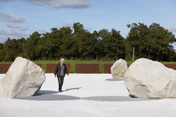 "Relatum-L’ombre des étoiles" de Lee Ufan